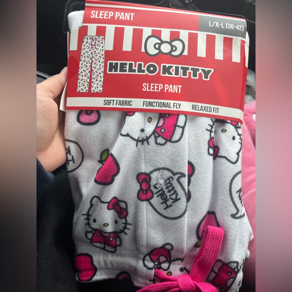 hello kitty pajamas 🍎